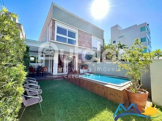 Sobrado amplo com piscina